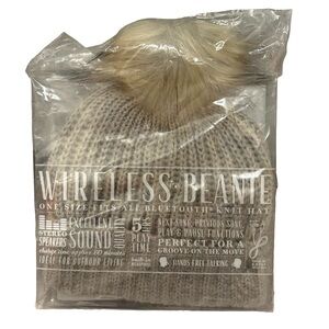 NWT, Pottery Barn Wireless Beanie Grey Dingleball Hat - One Size